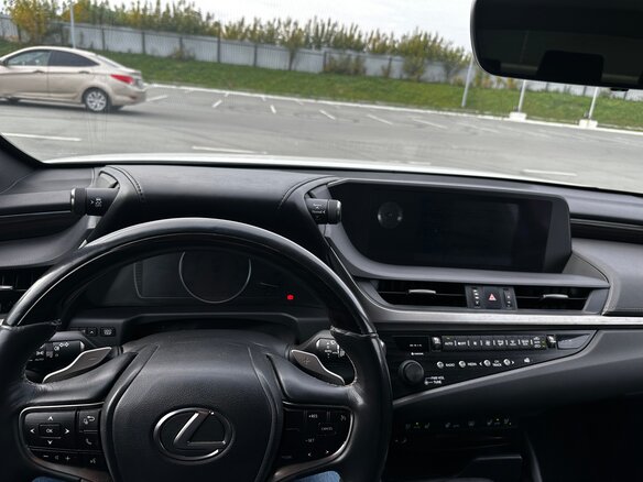 2018 Lexus ES 250 VII, белый, 4250000 рублей - вид 8