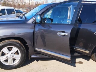 2014 Toyota Land Cruiser 200 Series Рестайлинг 1, серый, 4000000 рублей, вид 4