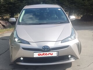 2019 Toyota Prius IV Рестайлинг (XW50), серебристый, 2000000 рублей, вид 1
