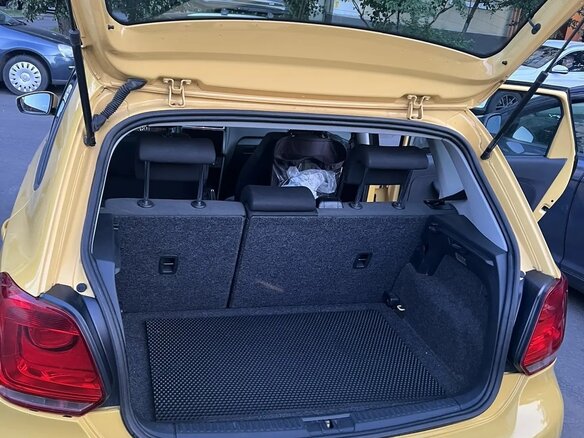 2011 Volkswagen Polo V, жёлтый, 530000 рублей - вид 6