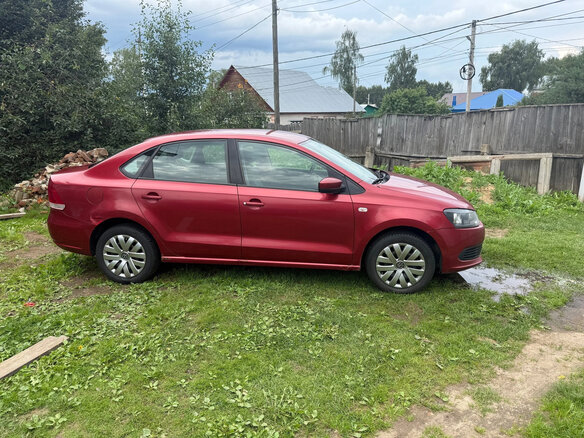 2011 Volkswagen Polo V, красный - вид 4