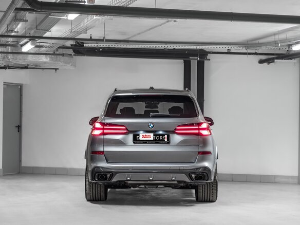 2024 BMW X5 40d IV (G05/G18) Рестайлинг, серый - вид 5