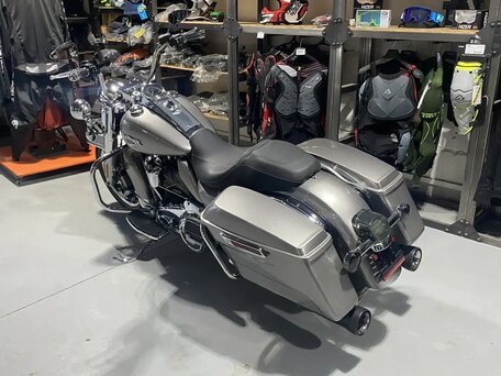 2017 Harley-Davidson Road King, серебристый, 1630000 рублей, вид 3
