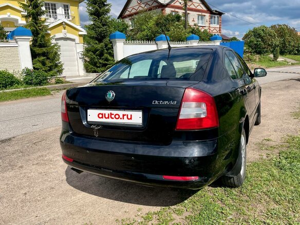2013 Skoda Octavia II (A5) Рестайлинг, чёрный, 700000 рублей - вид 2