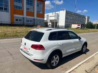 2012 Volkswagen Touareg II, белый, 1999999 рублей, вид 4