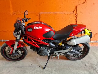 2009 Ducati Monster 696, красный, 480000 рублей, вид 1