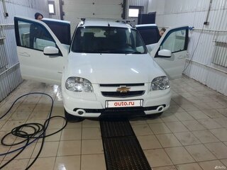 2016 Chevrolet Niva I Рестайлинг, белый, 790000 рублей, вид 2