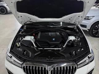 2021 BMW 5 серии 520i VII (G30/G31/G38) Рестайлинг, белый, 3200000 рублей, вид 3