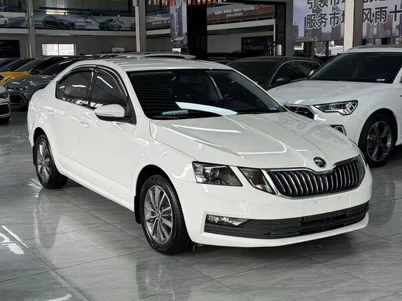 2021 Skoda Octavia III (A7) Рестайлинг, белый, 1600000 рублей