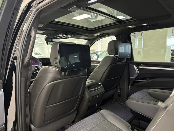 2026 Cadillac Escalade ESV V Рестайлинг, чёрный, 21000000 рублей - вид 13