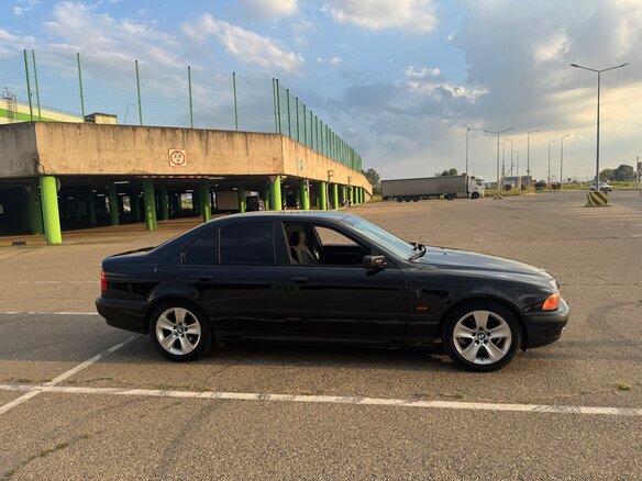 1999 BMW 5 серии 520i IV (E39), чёрный, 640000 рублей - вид 3