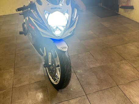 2011 Suzuki GSX-R 750, белый, 850000 рублей, вид 1