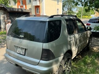1999 Mercedes-Benz M-Класс 320 I (W163), серебристый, 600000 рублей, вид 3