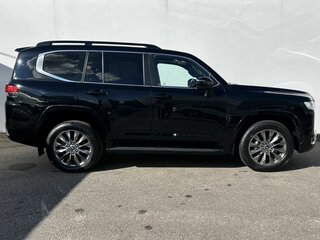 2022 Toyota Land Cruiser 300 Series, чёрный, 10300000 рублей, вид 4