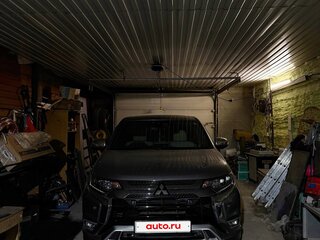 2018 Mitsubishi Outlander PHEV III Рестайлинг 3, серый, 2800000 рублей, вид 2