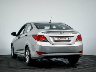 2015 Hyundai Solaris I Рестайлинг, серебристый, 1000000 рублей, вид 5