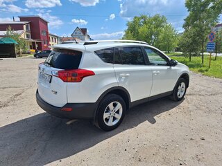 2013 Toyota RAV4 IV (XA40), белый, 1520000 рублей, вид 3