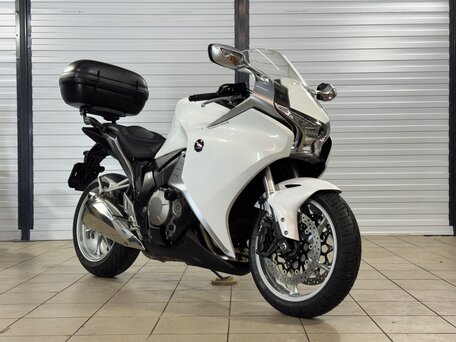 2010 Honda VFR 1200, белый, 895000 рублей, вид 1