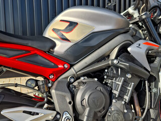2020 Triumph Street Triple, серый, 800000 рублей, вид 5