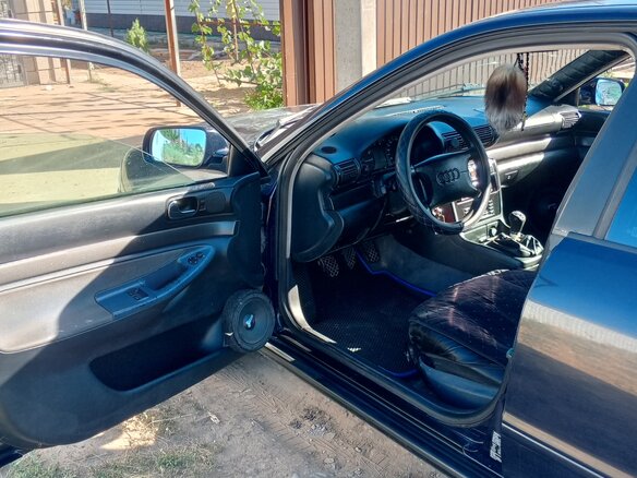 1997 Audi A4 I (B5), синий, 300000 рублей - вид 4