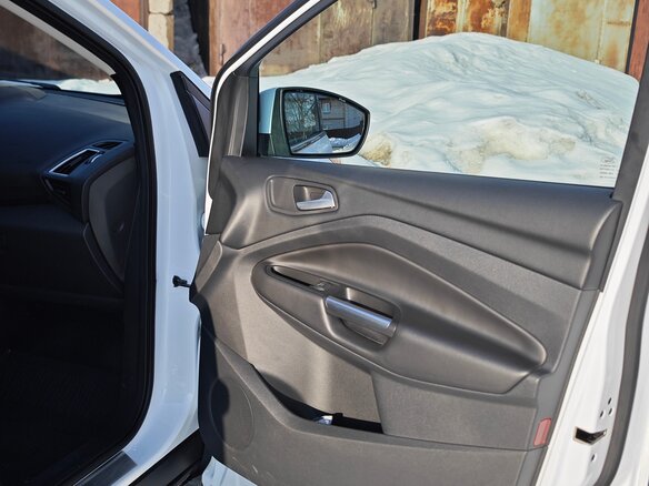 2016 Ford Kuga II Рестайлинг, белый, 2045000 рублей - вид 17