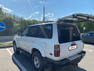 1995 Toyota Land Cruiser 80 Series Рестайлинг, белый, 3300000 рублей, вид 3