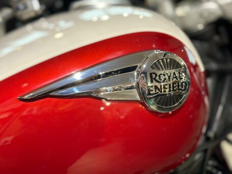 2026 Royal Enfield Super Meteor, красный, 792000 рублей, вид 4