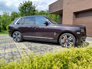 2020 Rolls-Royce Cullinan I (Series I), коричневый, 29000000 рублей, вид 1