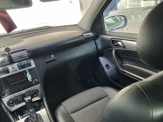 2004 Mercedes-Benz C-Класс 230 II (W203) Рестайлинг, серебристый, 650000 рублей, вид 2