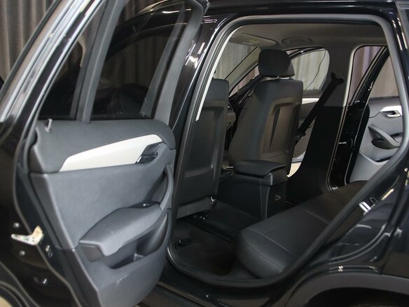 2014 BMW X1 20i I (E84) Рестайлинг, чёрный, 1149000 рублей - вид 5