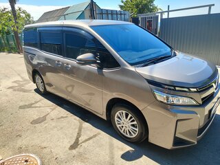 2019 Toyota Voxy III (R80) Рестайлинг, коричневый, 2150000 рублей, вид 4