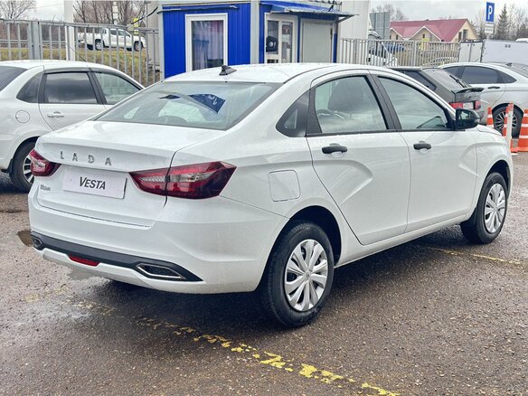2026 Lada (ВАЗ) Vesta I Рестайлинг (NG), белый, 1626000 рублей - вид 2