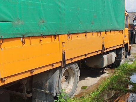 1991 Volvo FL, оранжевый, 400000 рублей, вид 1