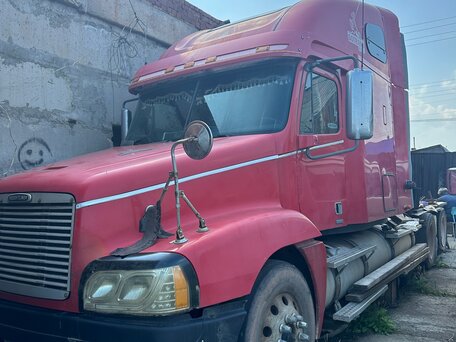 2003 Freightliner Century Class, красный, 1000000 рублей, вид 1