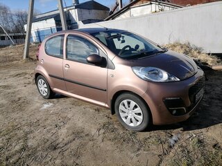 2013 Peugeot 107 I Рестайлинг 2, бежевый, 680000 рублей, вид 3