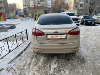 2016 Ford Fiesta Mk6 Рестайлинг, серебристый, 750000 рублей, вид 3