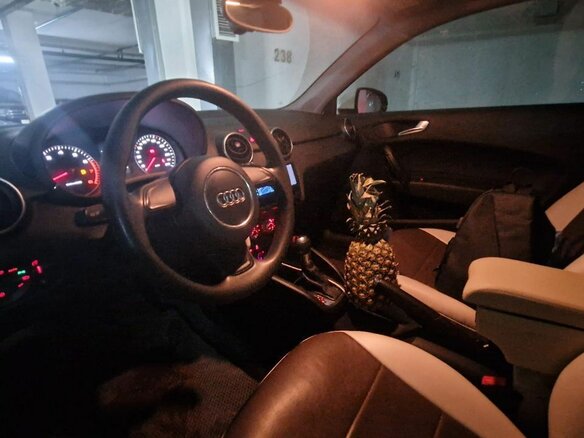 2011 Audi A1 I (8X), белый, 750000 рублей - вид 4