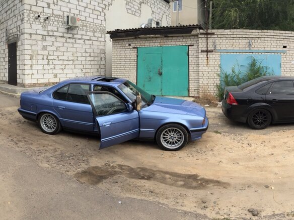 1988 BMW 5 серии 525i III (E34), голубой - вид 4