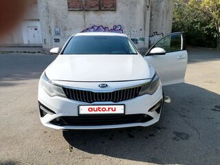 2019 Kia Optima IV Рестайлинг, белый, 1350000 рублей, вид 1