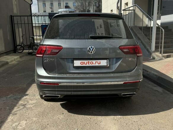 2020 Volkswagen Tiguan Allspace II, серый, 3400000 рублей - вид 3
