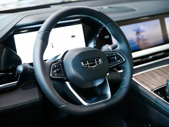 2026 Geely Monjaro I, серебристый - вид 11