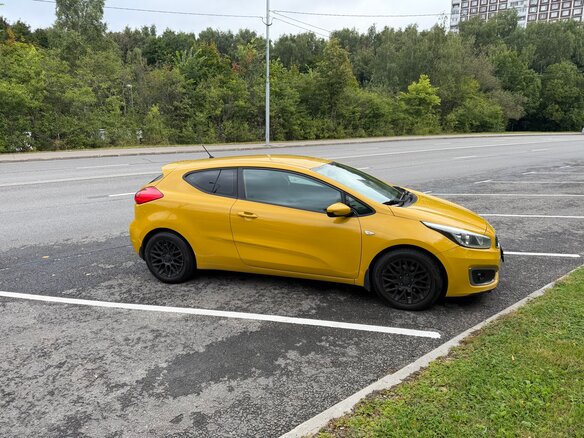 2016 Kia Ceed II Рестайлинг, жёлтый, 800000 рублей