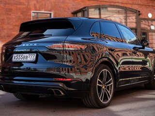 2018 Porsche Cayenne Turbo III, чёрный, 10999999 рублей, вид 4