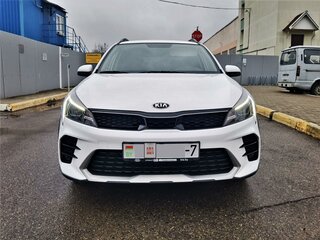 2021 Kia Rio X IV Рестайлинг, белый, 1620000 рублей, вид 4