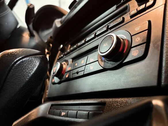 2011 BMW X1 18i I (E84), коричневый, 1390000 рублей - вид 22