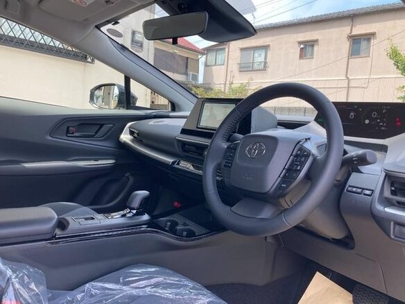 2025 Toyota Prius V (XW60), серебристый, 3300000 рублей - вид 7