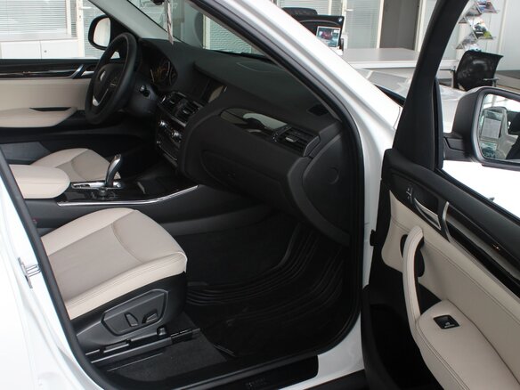 2015 BMW X3 28i xDrive II (F25) Рестайлинг, белый - вид 1