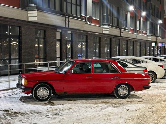 1981 Mercedes-Benz W123 200 4-speed, красный - вид 13