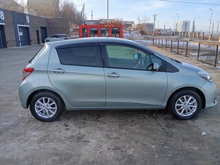 2011 Toyota Vitz III (XP130), серый, 680000 рублей, вид 4