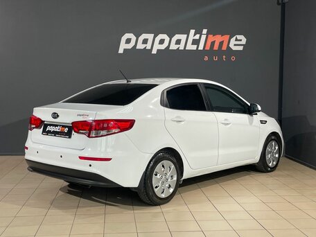2016 Kia Rio III Рестайлинг, белый, 999000 рублей, вид 3